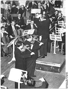 Bundesarchiv Bild 183-45938-0001, Berlin, Gastspiel David und Igor Oistrach.jpg